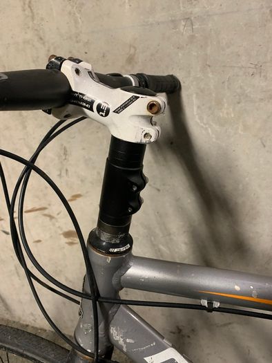 Raleigh Speed Hybrid Bike Disc Brakes and Raised Handlebars for Comfort