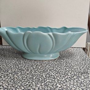 Vintage Art Deco style ceramic planter  by H.O. Birmingham mantle vase number 4986