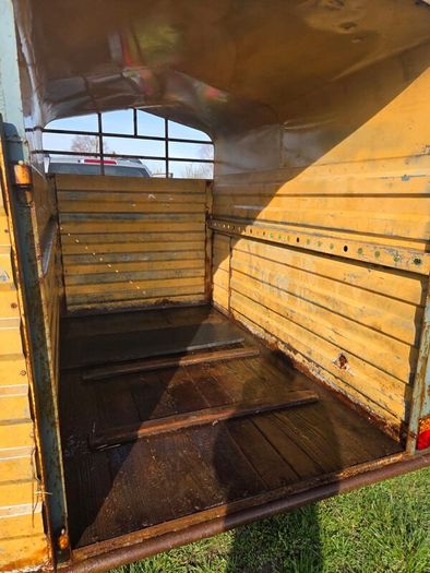 8x4,6 livestock trailer  reduced