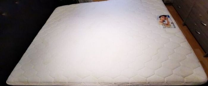 Respa Aloe Vera King size Mattress (like new)