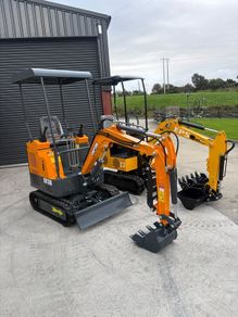1.5/1T mini diggers selling fast
