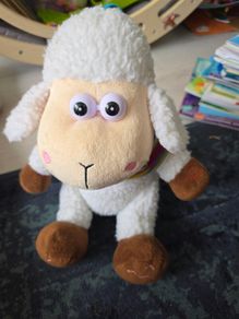 sheep singing old mcdonald and dancing