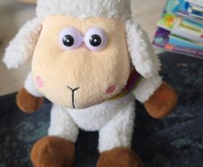 sheep singing old mcdonald and dancing