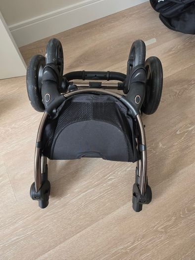 Egg 3 Bundle with Go Beyond 2 Car Seat