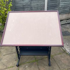 Crafting or jigsaw table