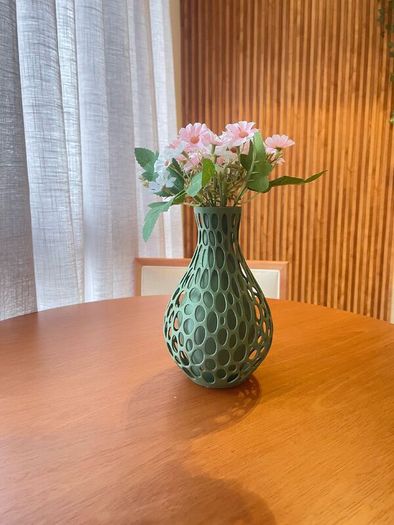 Voronoi style 3D printed decorative vase