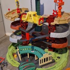 Thomas the tank  and friends And 5 trains