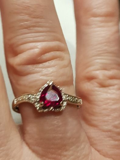 9 ct  gold ring Rubies and diamonds