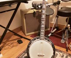 Left hand 6 string banjo