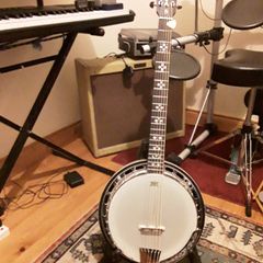 Left hand 6 string banjo