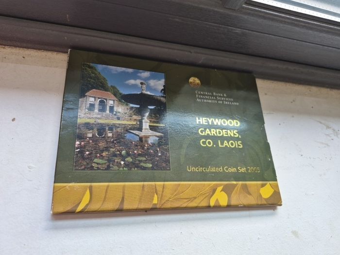 Ireland : Official Mint Set 2005. Heywood Gardens , Laois