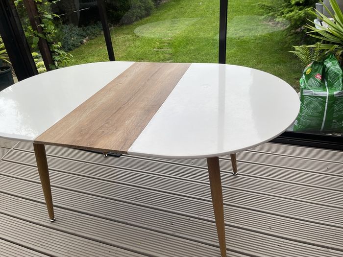 extendable dining table