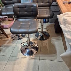 3 Bar stools
