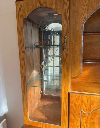 Traditional Oak Dresser Display Cabinet/ Dresser with hutch