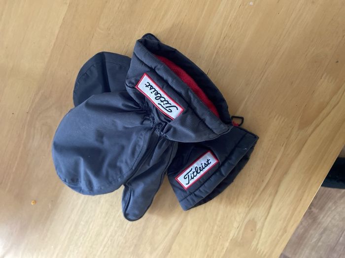 Titleist Winter Golf Mitts.