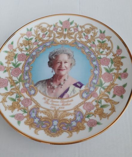 new in unopened box queen Jubilee plate