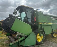 John Deere 1055 Combine