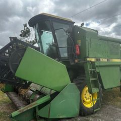 John Deere 1055 Combine