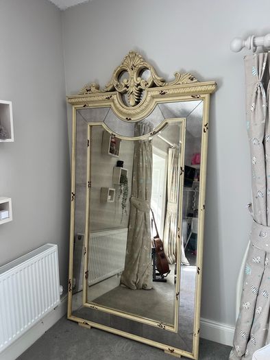 Floor standing mirror