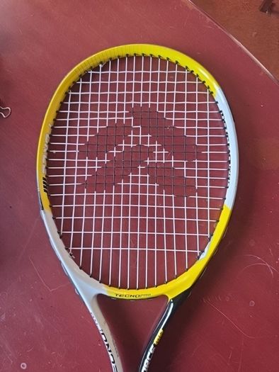 tennis racket