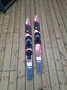 water skis