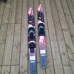 water skis