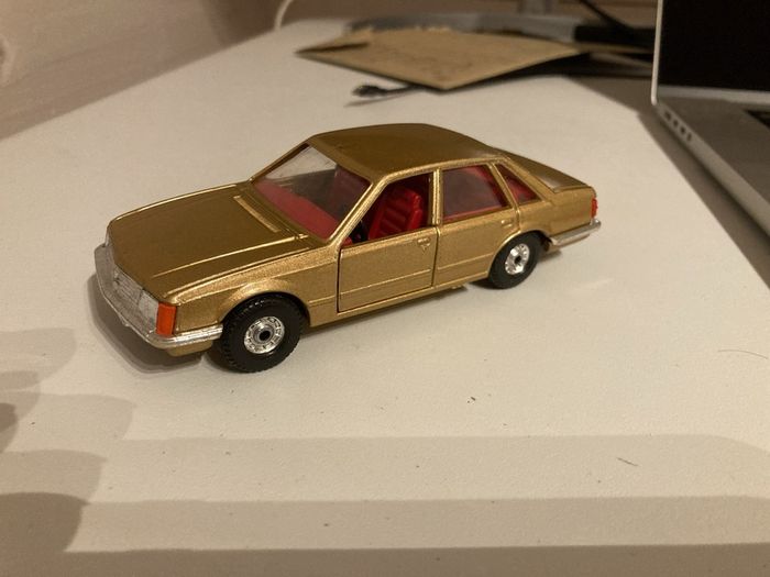 Corgi Opel Senator