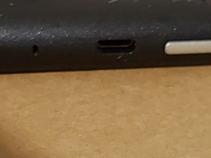 Amazon Fire 5th Generation, 8GB, Model SV98LN in very good cosmetic condition, but needs new Battery