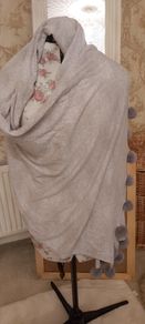 Ladies scarf/shawl