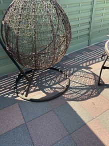 egg chair