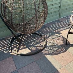 egg chair