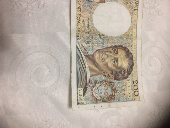200 francs note
