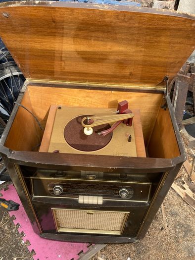 vintage radio and record player