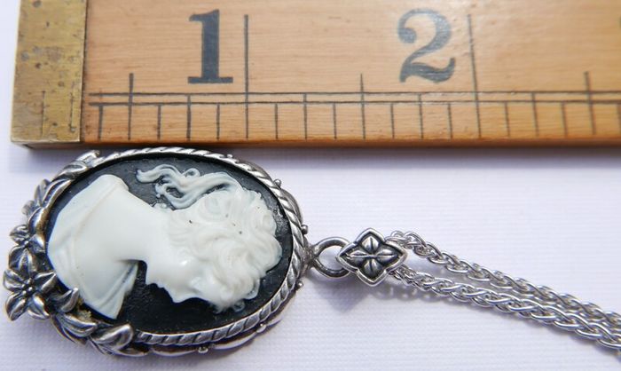 Vintage Sterling Silver 925  Pretty Cameo  Pendant and Necklace length 16,5" - 12,97g