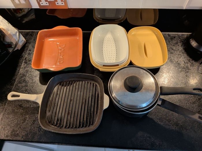 Assorted kitchen items