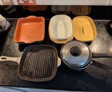Assorted kitchen items