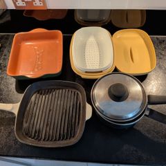 Assorted kitchen items