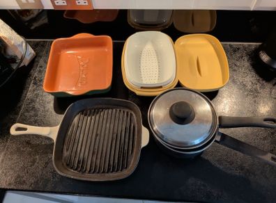 Assorted kitchen items