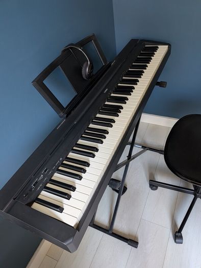 Piano Keyboard Yamaha P45 P-45 and stand
