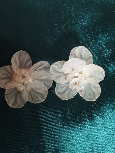 Delicate flower earrings.