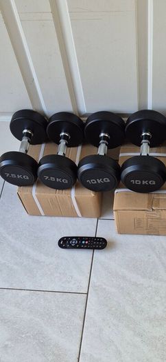 brand new 2x10kilo, 2x7.5kilo dumbbells