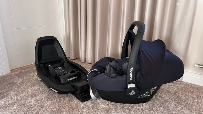 Like-New Maxi-Cosi TINCA Car Seat in Black & Grey & universal ISOFIX Maxi-Cosi FamilyFix2 for Preemie, Newborn, Baby, Toddler - 2 Piece Bundle