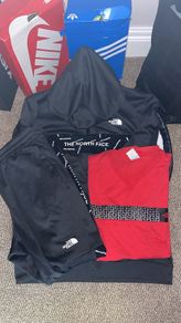 The North Face Mountain Sketch Tracksuit & T-shirt Large Sketch Design