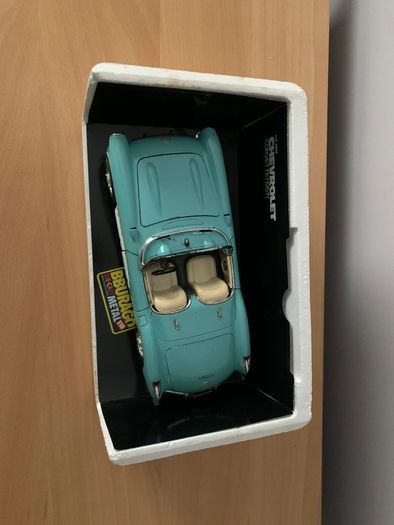 1/18 Burago Model Car Chevrolet Corvette 1957