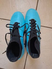 Adidas Predator football boots - Size UK 7.5