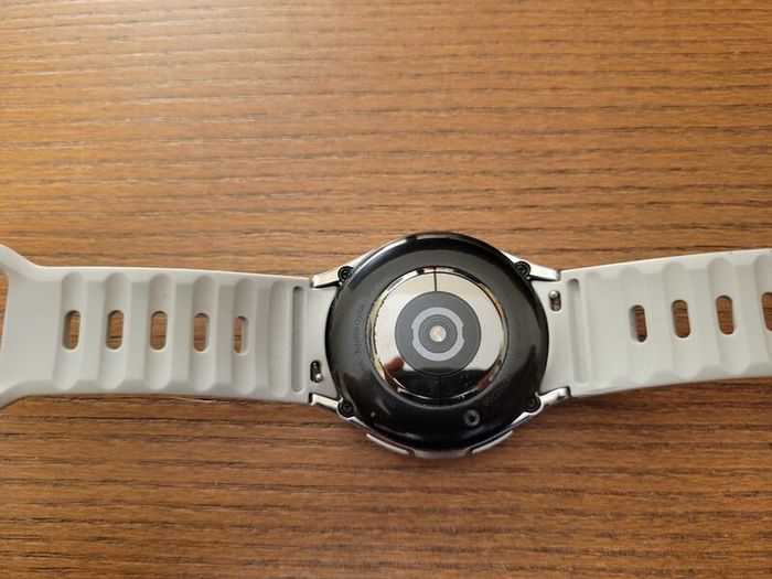 Samsung Galaxy Watch6 Classic (43mm Silver) + Extra Bands
