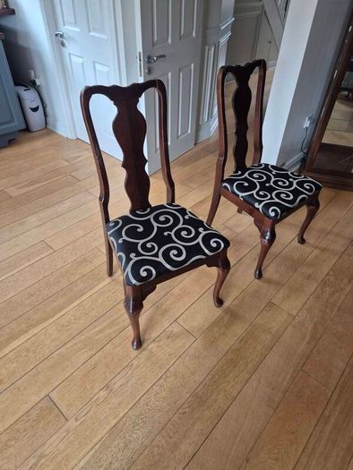 crystal cabinet, table with chairs