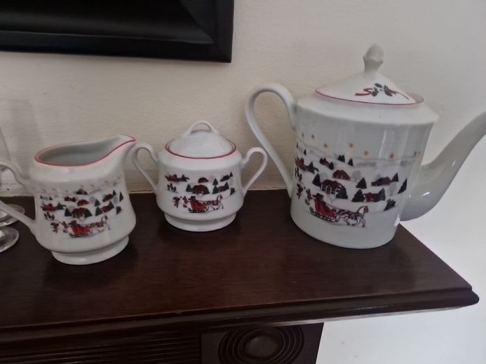 Christmas tablewear