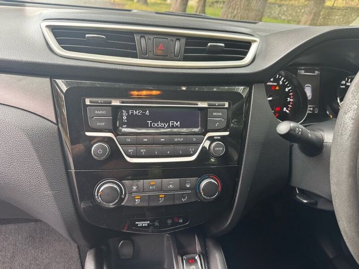 Nissan Qashqai XE 1.2 pet Tax and Tested