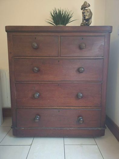 Antique chest of drawers.